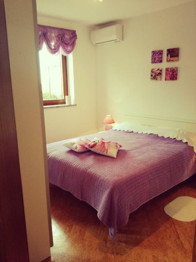 Room Kris With Private Entrance & Private Bathroom Vilanija Extérieur photo