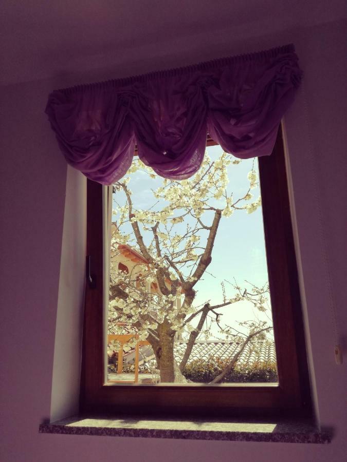 Room Kris With Private Entrance & Private Bathroom Vilanija Extérieur photo