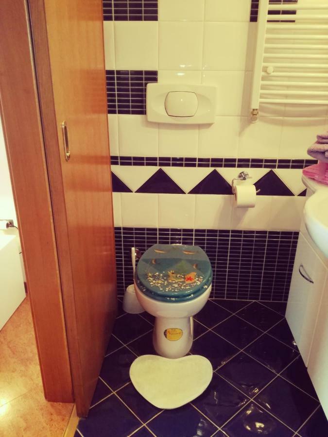 Room Kris With Private Entrance & Private Bathroom Vilanija Extérieur photo