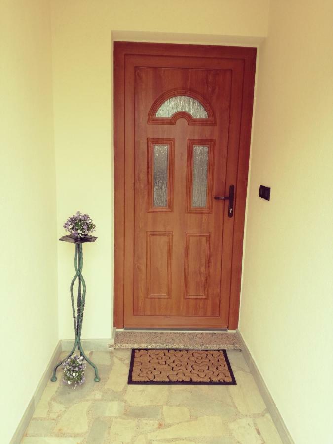 Room Kris With Private Entrance & Private Bathroom Vilanija Extérieur photo