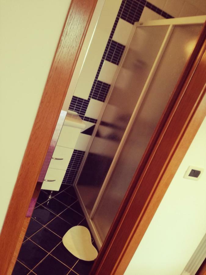 Room Kris With Private Entrance & Private Bathroom Vilanija Extérieur photo