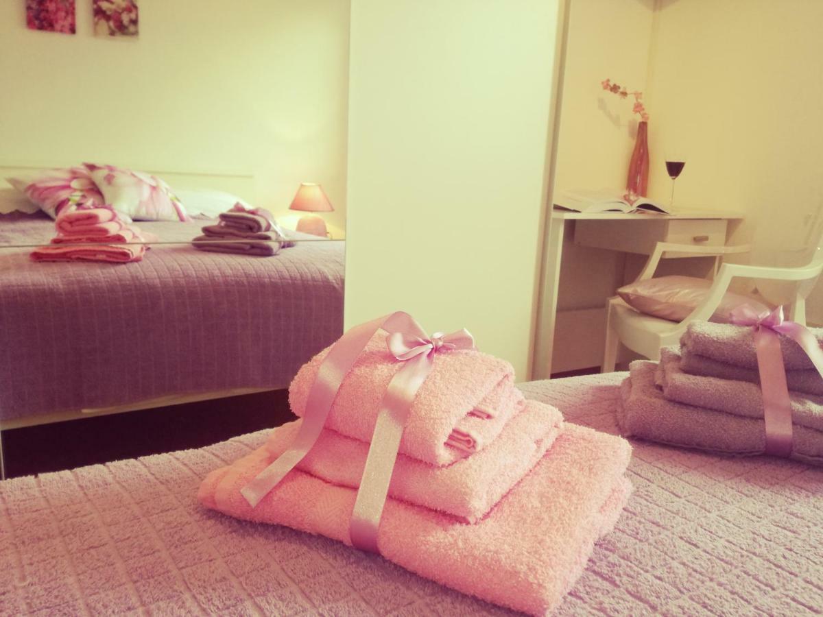Room Kris With Private Entrance & Private Bathroom Vilanija Extérieur photo