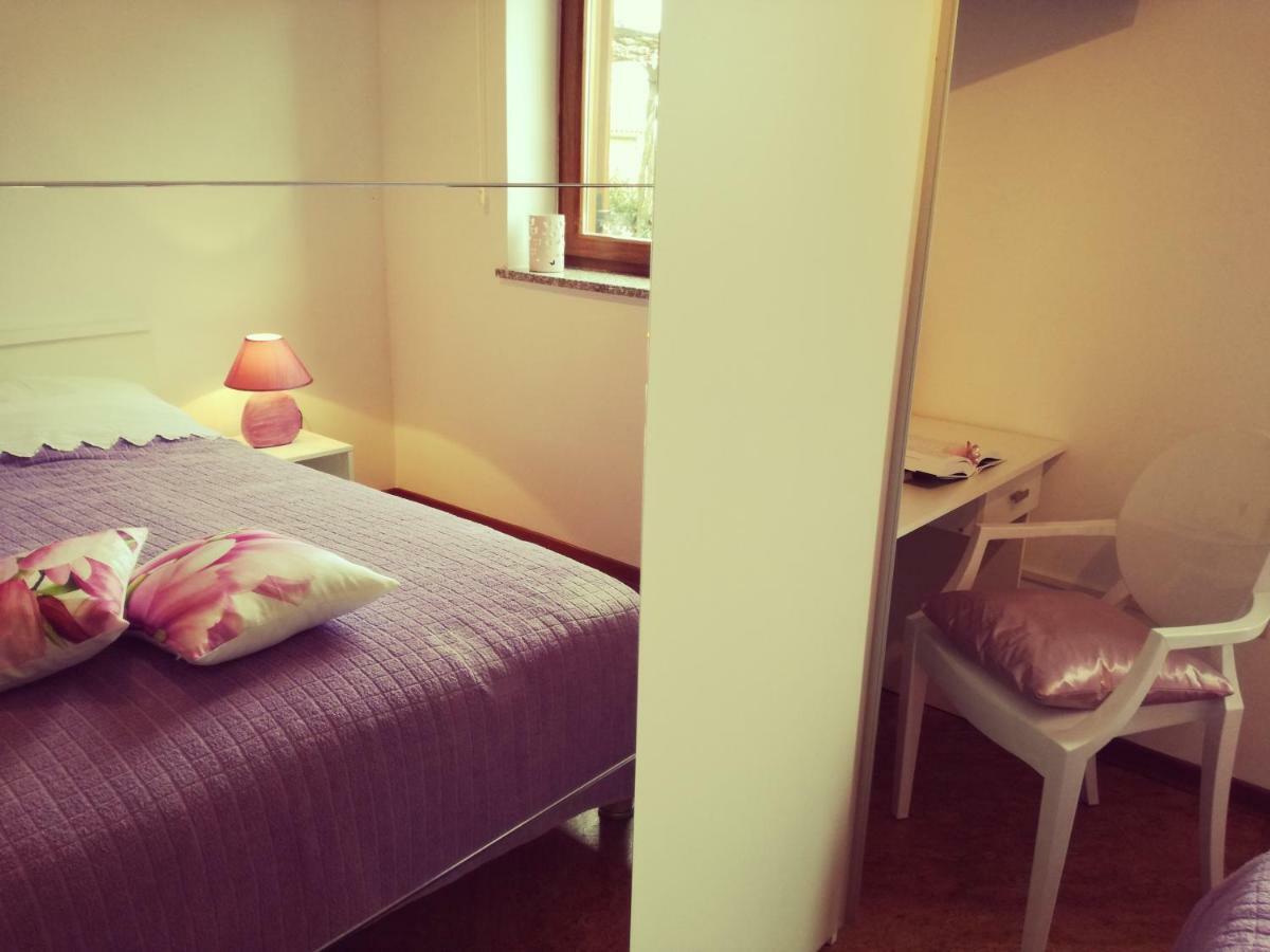 Room Kris With Private Entrance & Private Bathroom Vilanija Extérieur photo