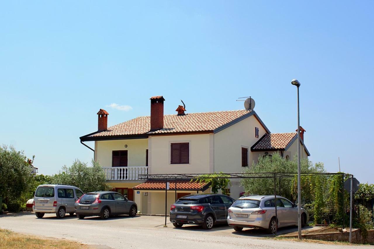 Room Kris With Private Entrance & Private Bathroom Vilanija Extérieur photo